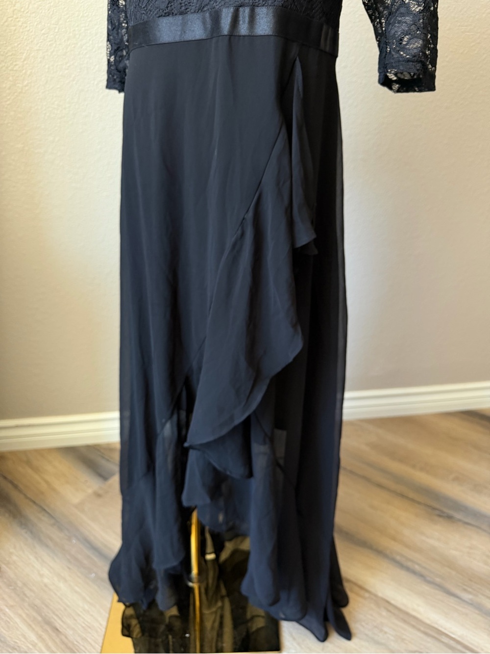 NWT Black Lace High-Low Evening Dress with Three-Quarter Sleeves, XL - Picture 6 of 9